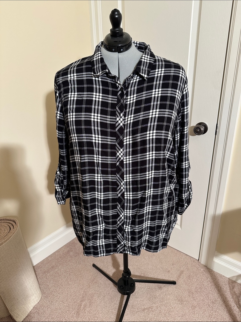 Black & White Plaid Women’s Button-Down Shirt